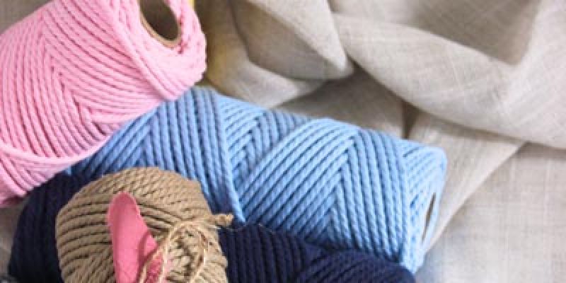 Ovillos de cuerda de color